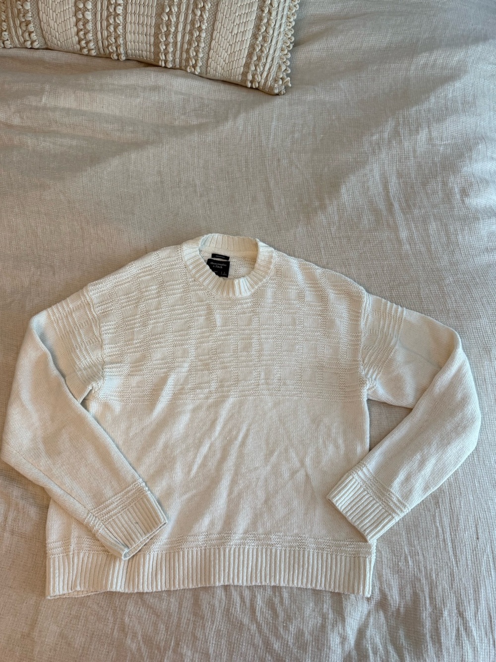 Abercrombie & Fitch White Cropped Sweater